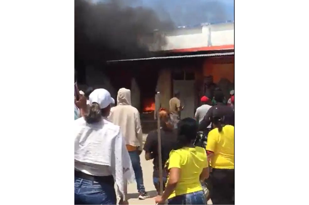 A menos de 24 horas de elecciones, incendian sede de Registraduría en Gamarra (Cesar)