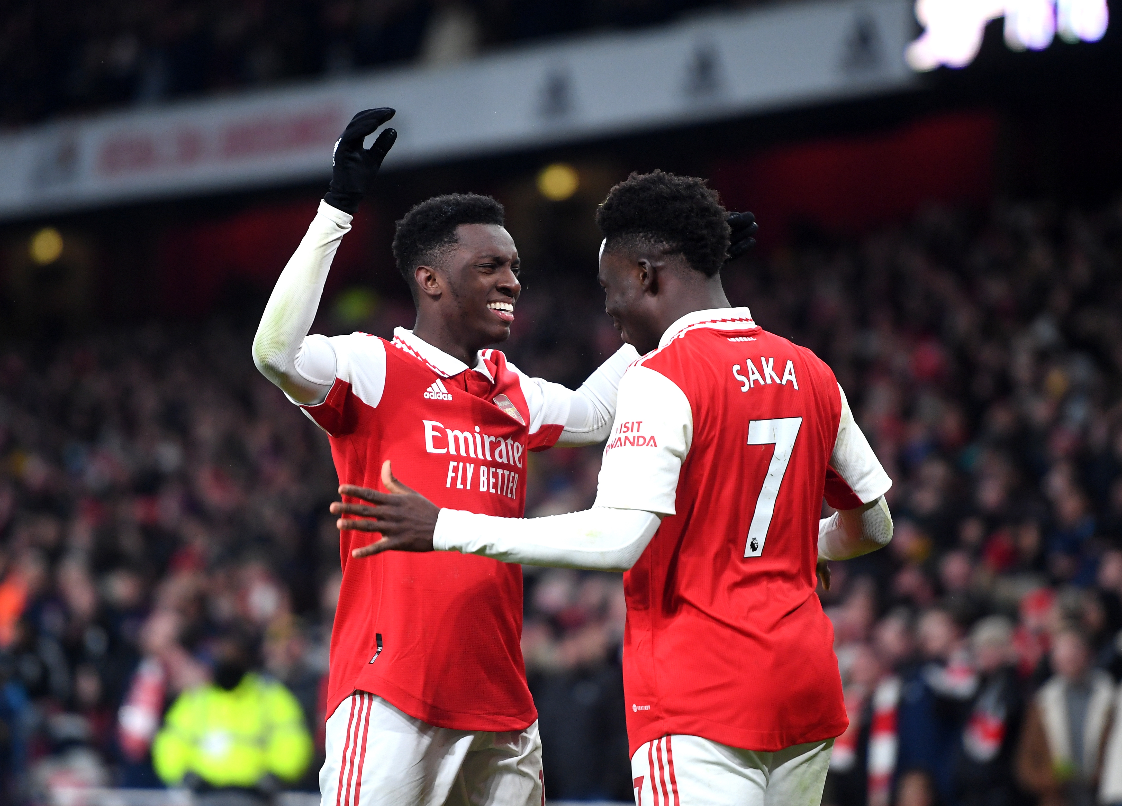 London (United Kingdom), 22/01/2023.- Arsenal's Eddie Nketiah (L) celebrates scoring the 3-2 lead with teammate Bukayo Saka during the English Premier League soccer match between Arsenal London and Manchester United in London, Britain, 22 January 2023. (Reino Unido, Londres) EFE/EPA/Andy Rain EDITORIAL USE ONLY. No use with unauthorized audio, video, data, fixture lists, club/player publications