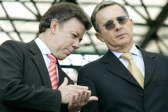 Santos le responde a Uribe que no está de acuerdo con "prolongar" proceso de paz