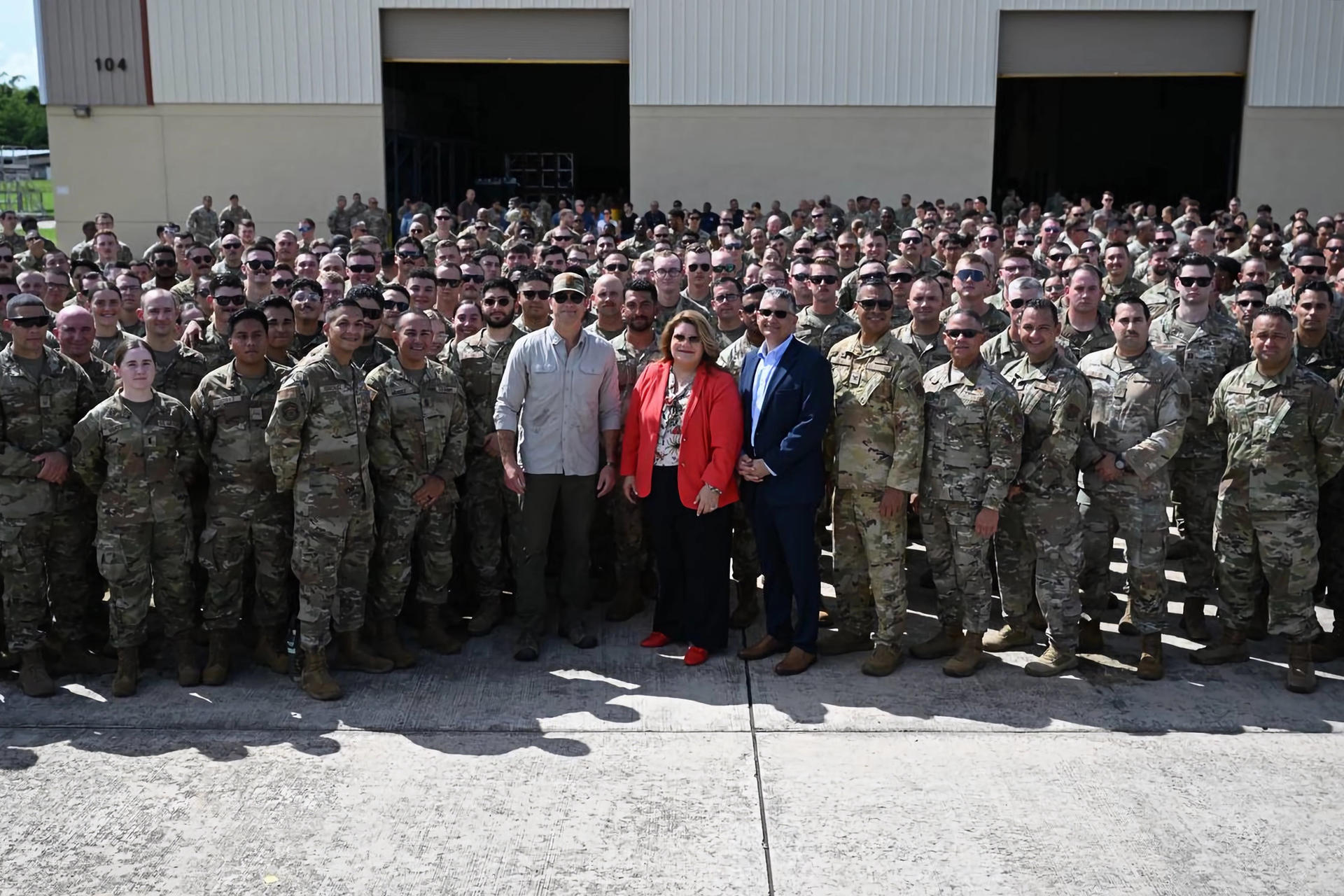 El secretario de Guerra de EE. UU. visitó Puerto Rico en medio de tensiones con Venezuela