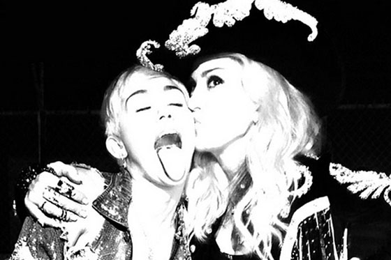 Miley Cyrus y Madonna destellan en el escenario