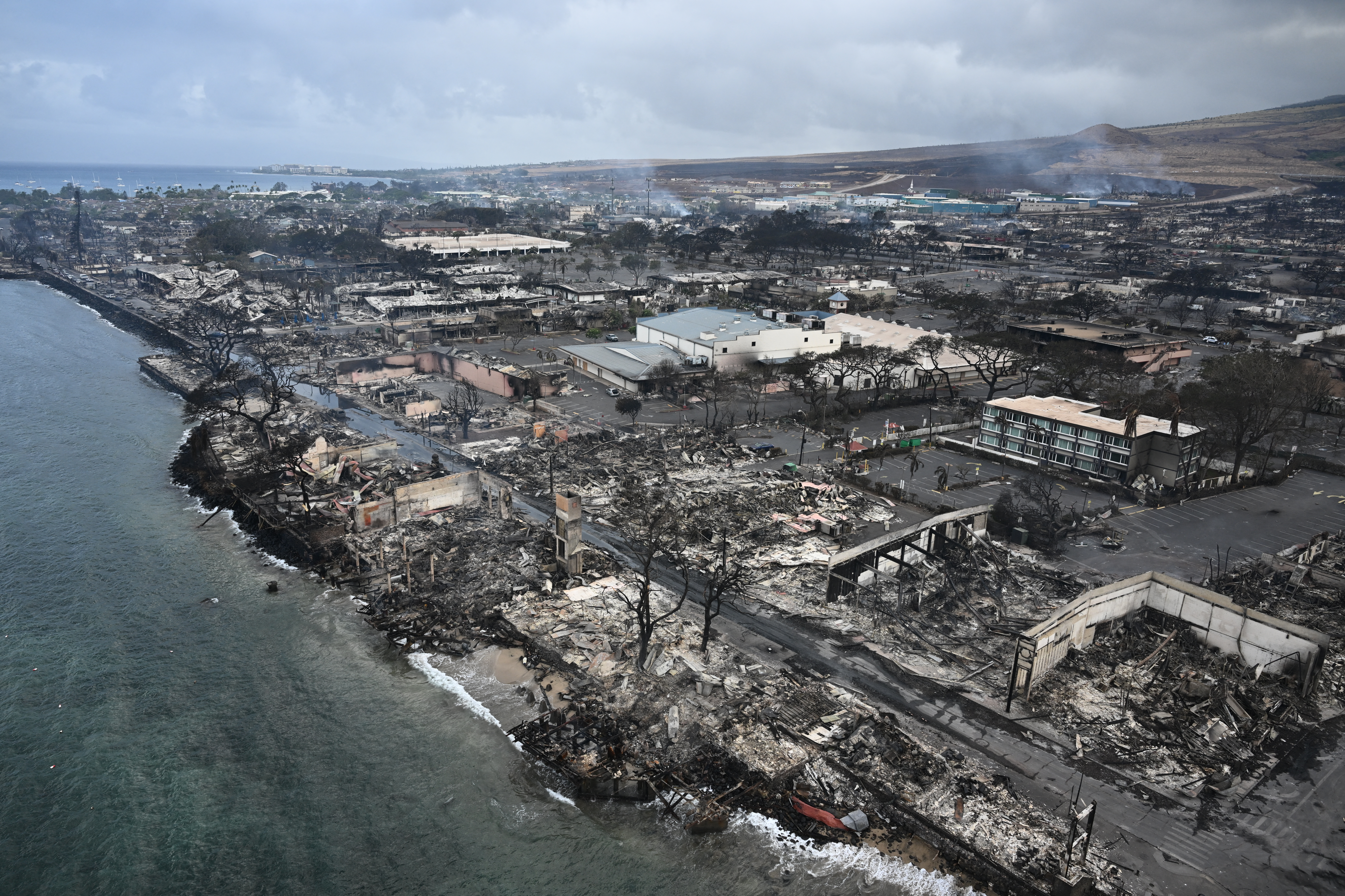 Un año del mortífero incendio en Maui, Hawái: ¿qué se sabe?