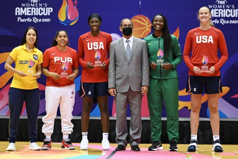 De izquierda a derecha: Manuela Ríos (Colombia), Jennifer O’Neill (Puerto Rico), Rhyne Howard (Estados Unidos) Clarissa Dos Santos (Brasil) y Elissa Anne Cunane (Estados Unidos)