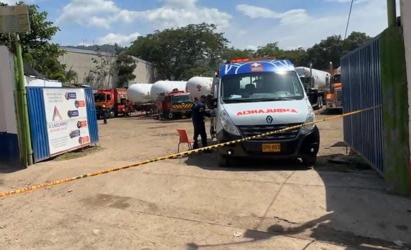 Explosión de camión cisterna dejó tres muertos en Girón, Santander
