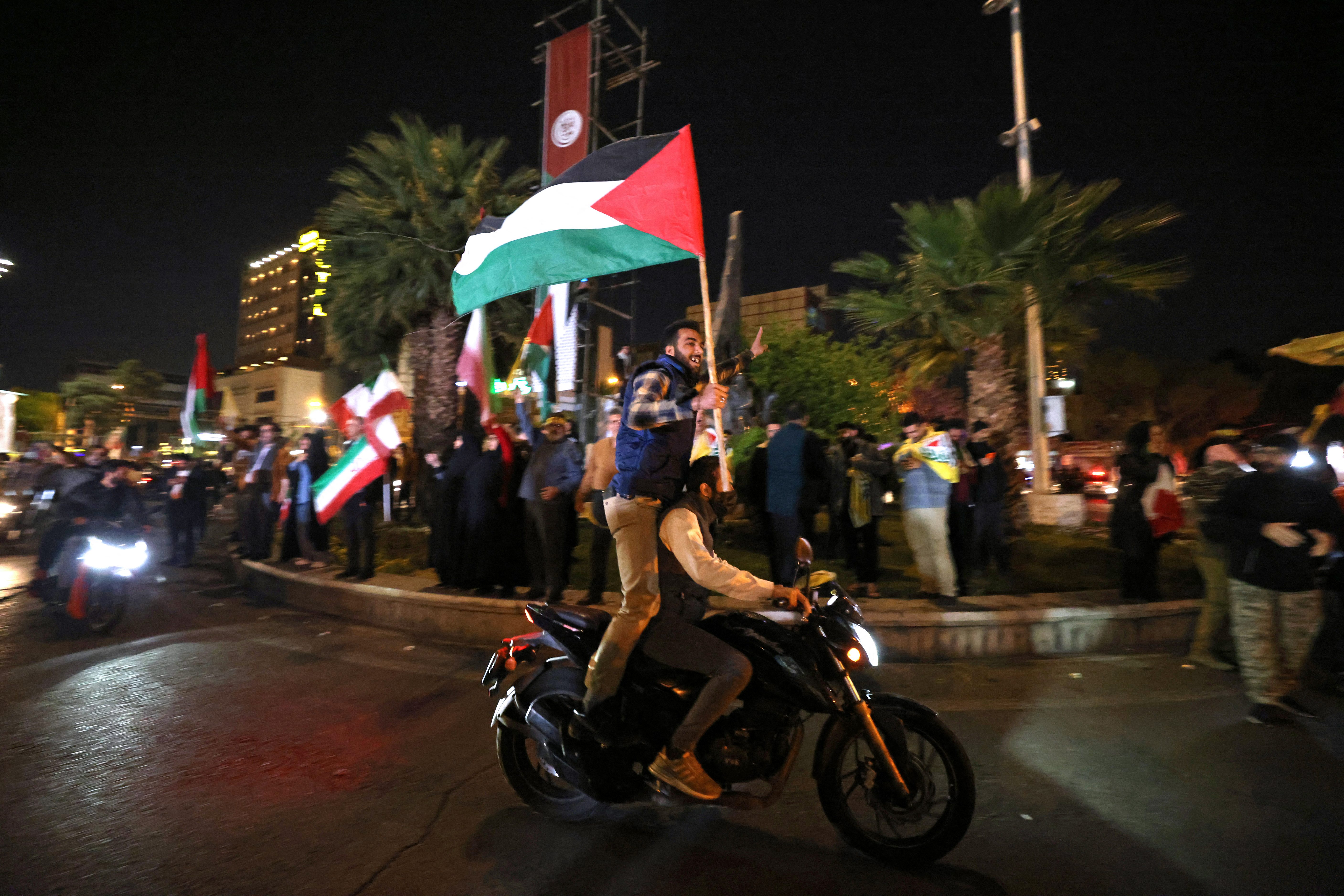 Las reacciones de los iraníes y los israelíes tras el ataque de Irán