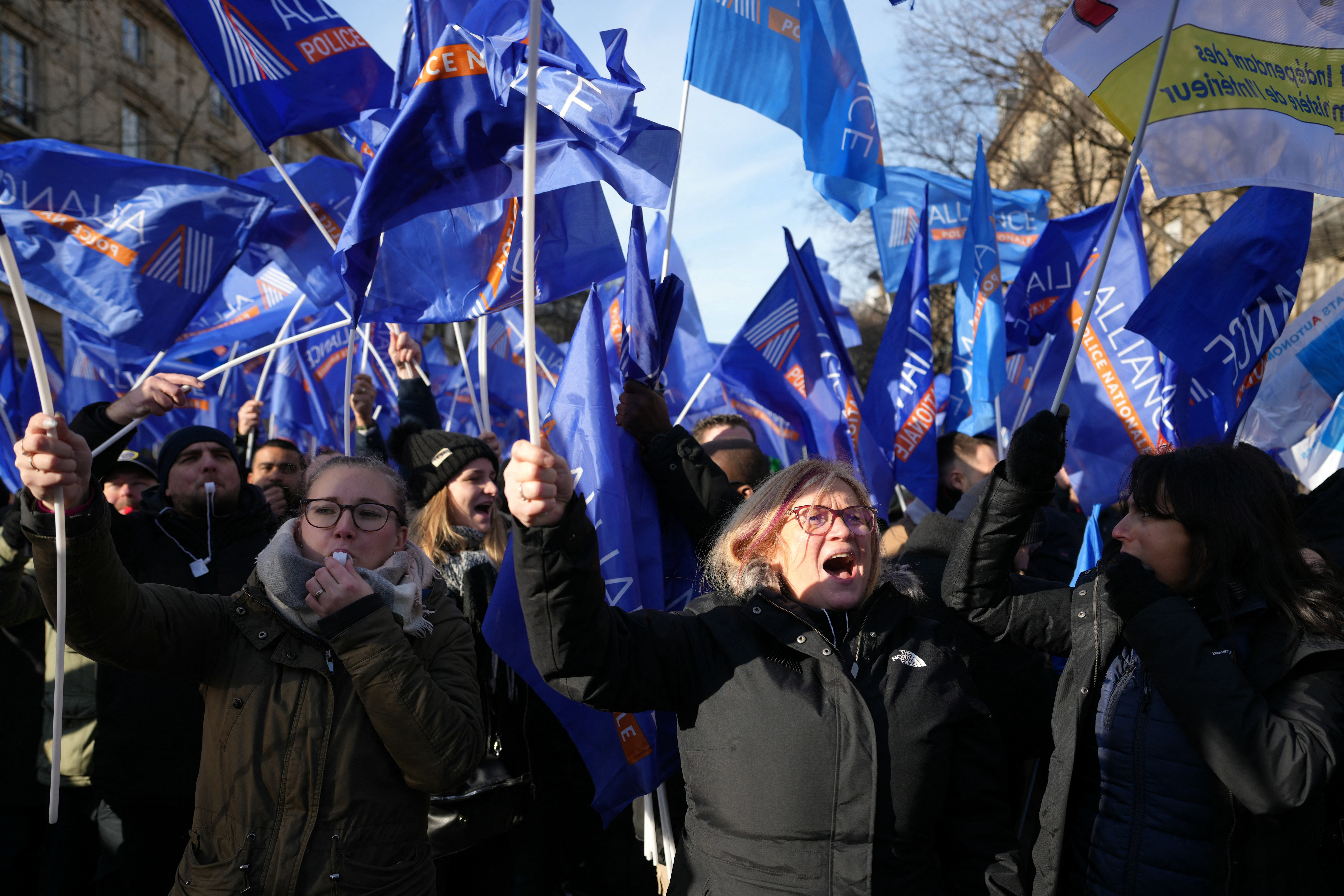 Protestas en París por mejores condiciones laborales en los Juegos Olímpicos