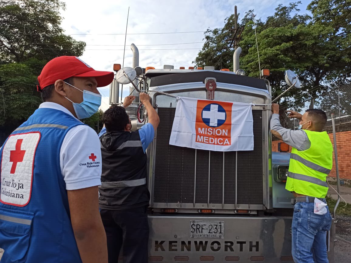 Caravanas humanitarias con insumos médicos se desplazan por el país