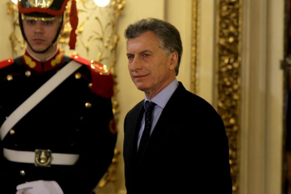 Refuerzan seguridad de Macri, ahora viajará en carro blindado