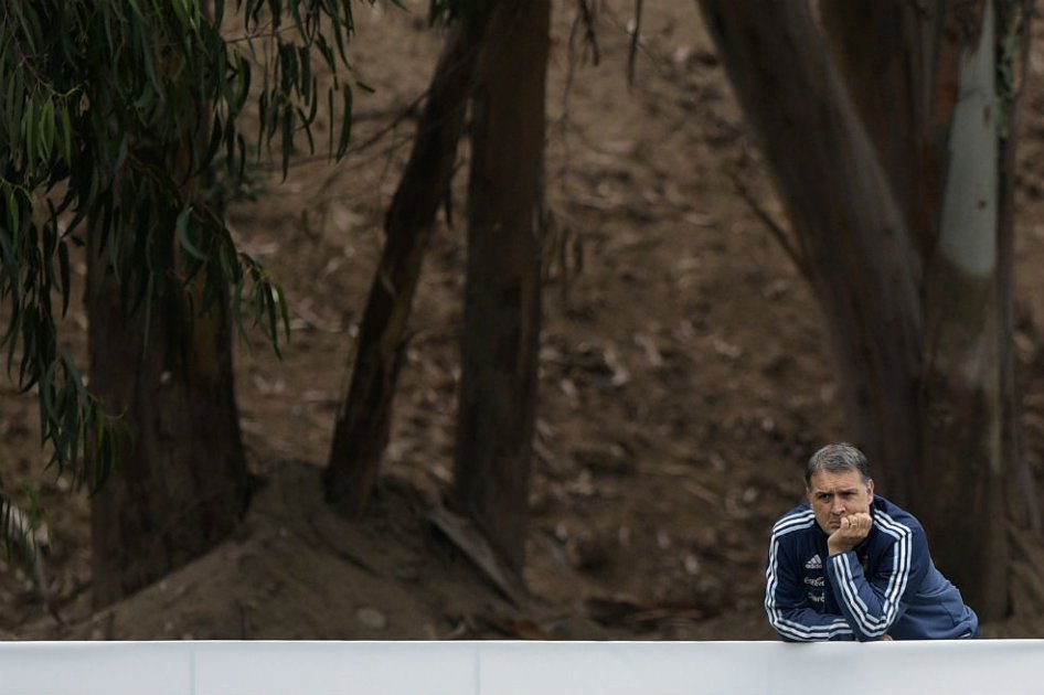 Martino prepara el partido ante Colombia con charlas tácticas