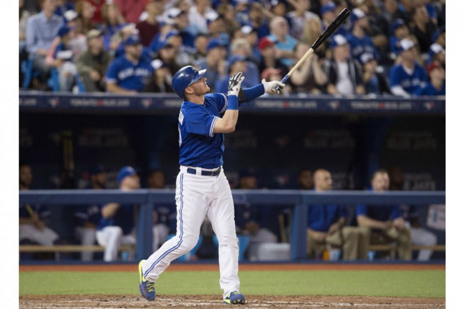 Josh Donalson, tercera base de los Azulejos de Toronto y ganador del Jugador Más Valiosos de la Liga Américana. Foto: AFP