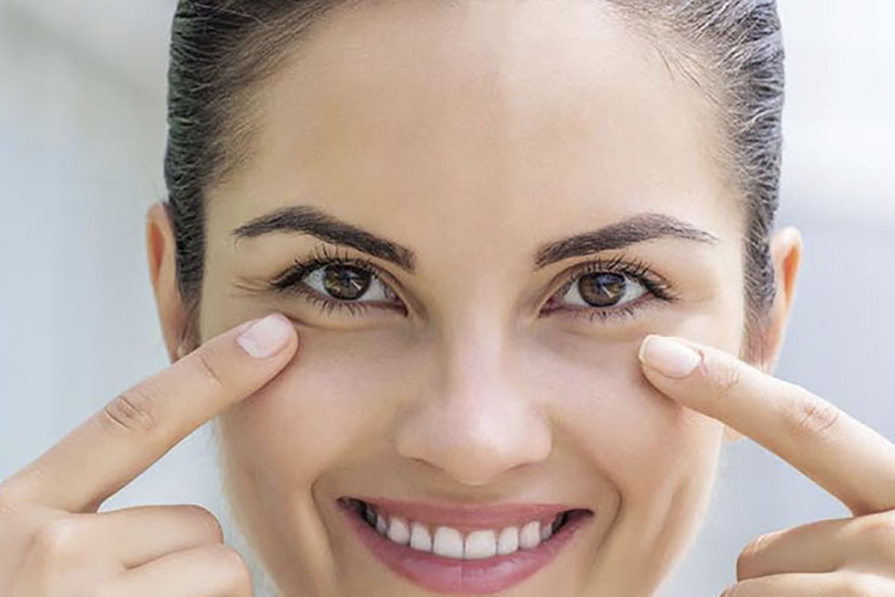 ¿Cómo quitar las bolsas en los ojos de forma natural?