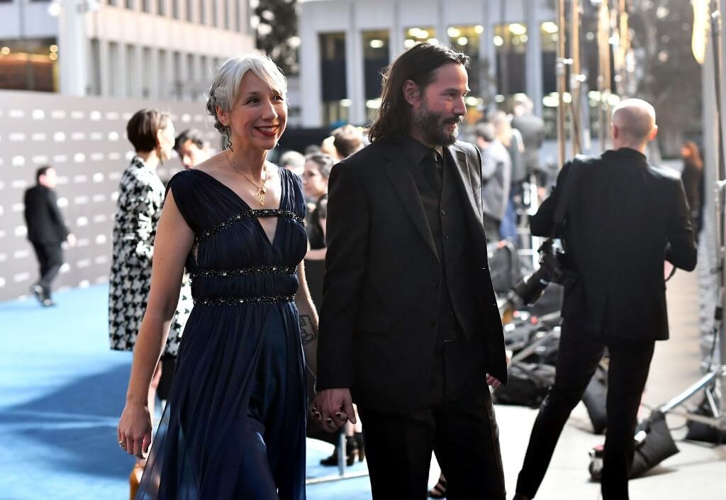 Confunden a la novia de Keanu Reeves con Helen Mirren