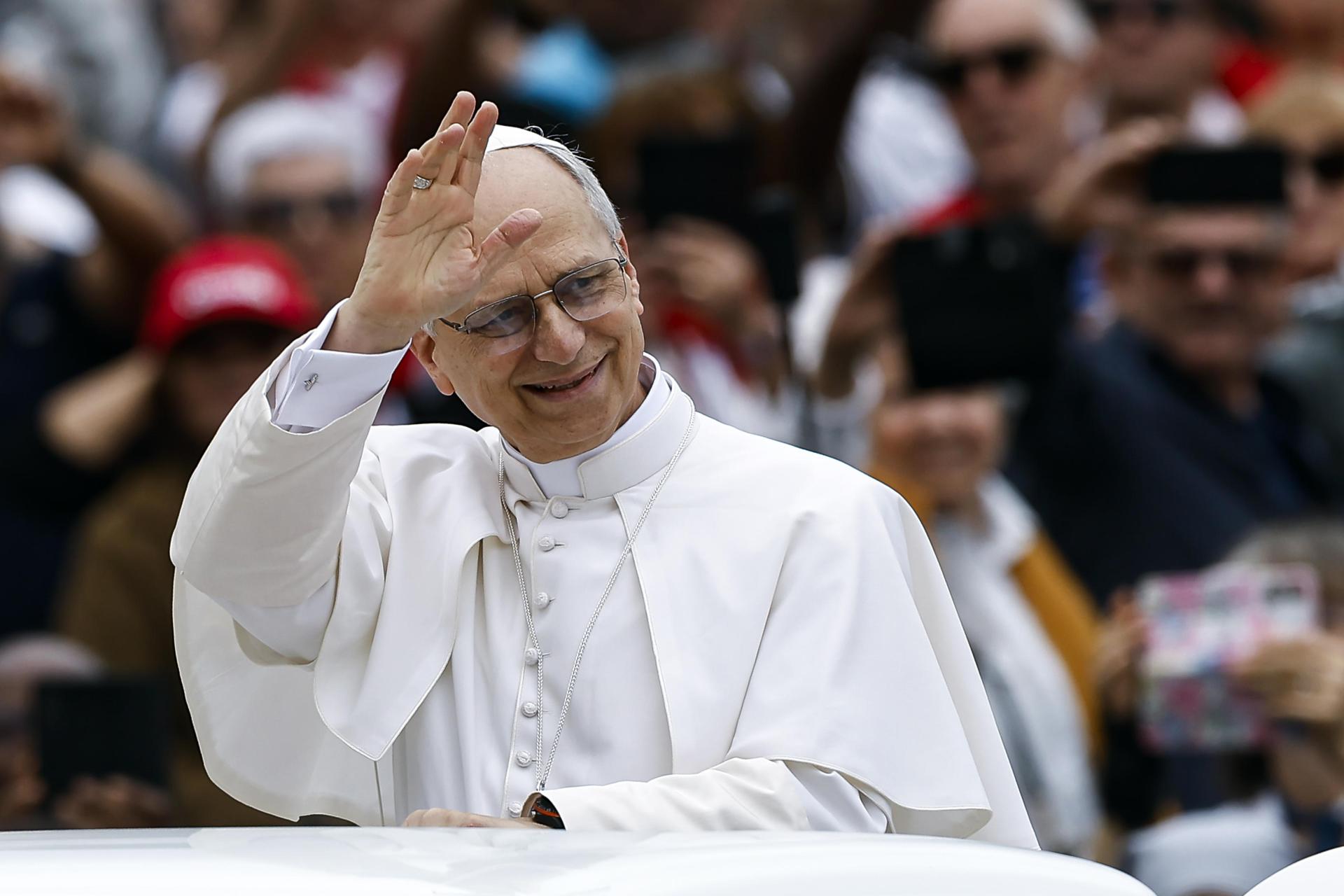 El papa León llega a Barcelona para inaugurar la nueva torre de la Sagrada Familia