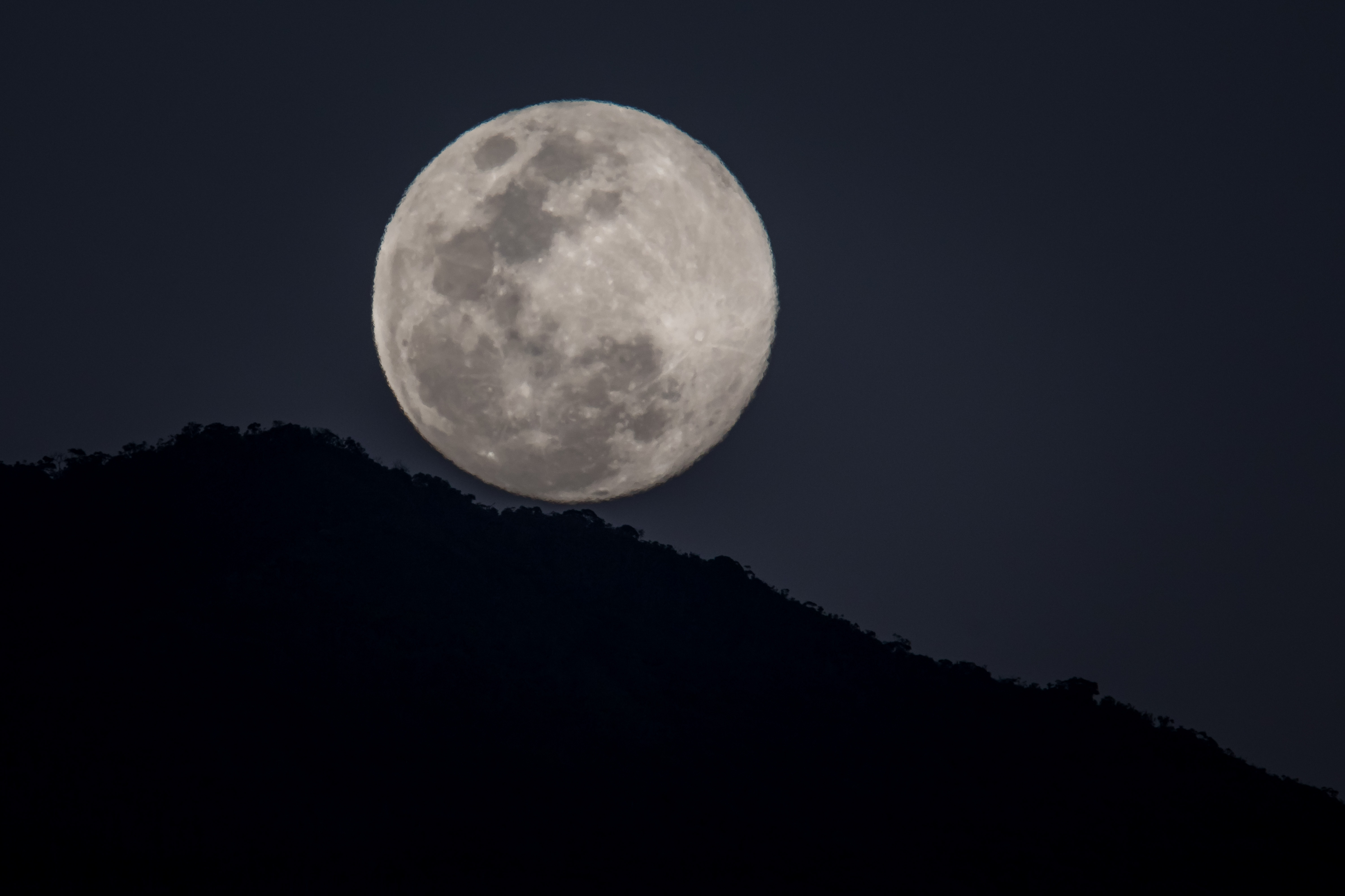 La NASA prepara una misión científica para estudiar el polvo pegajoso de la Luna