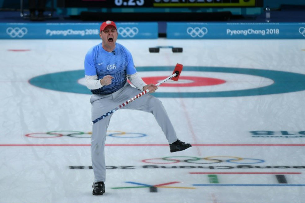 El equipo de curling estadounidense ganó oro y le dieron la medalla equivocada