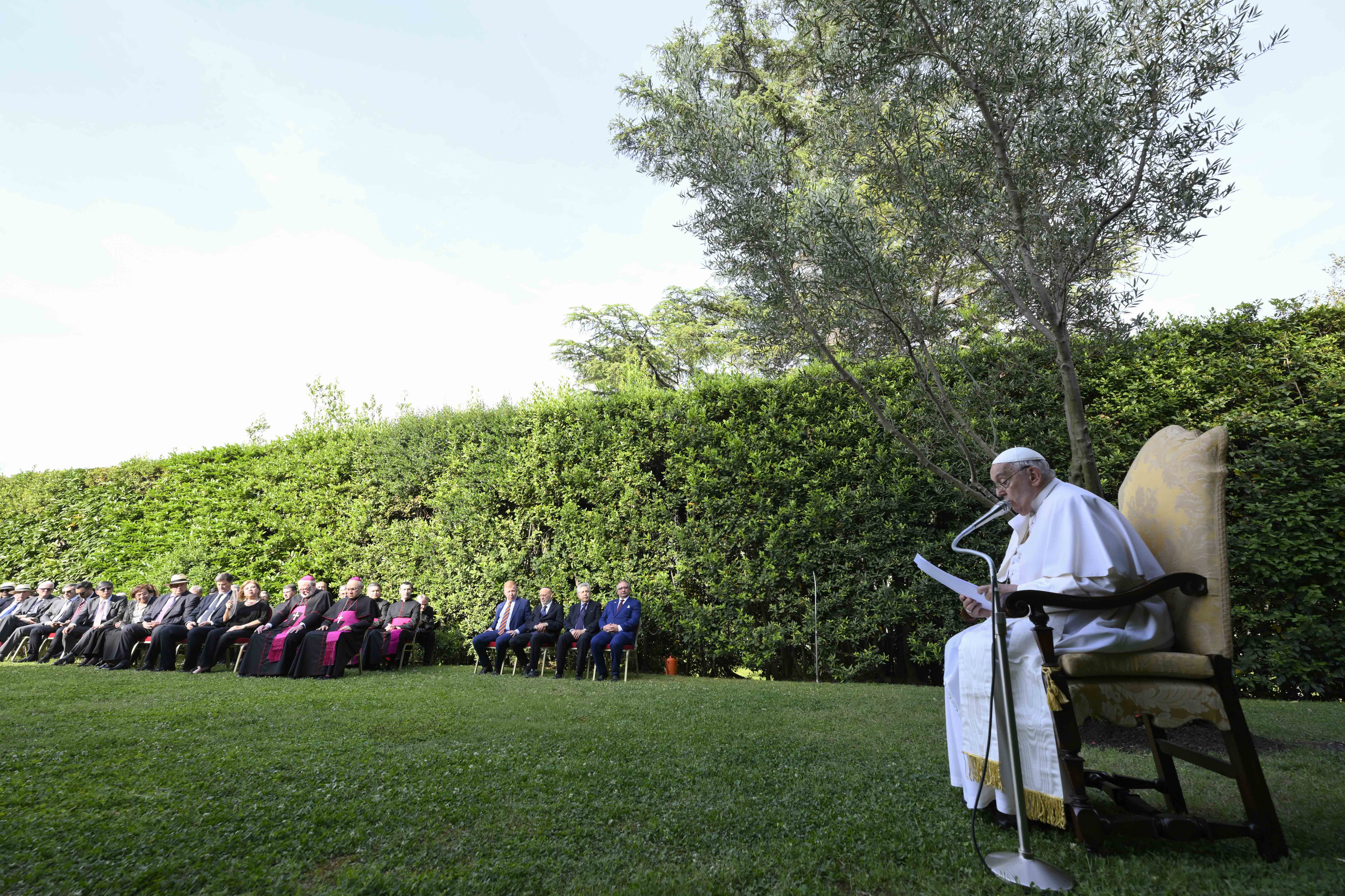 El papa Francisco reclamó un alto el fuego en Gaza y trabajar por una paz duradera