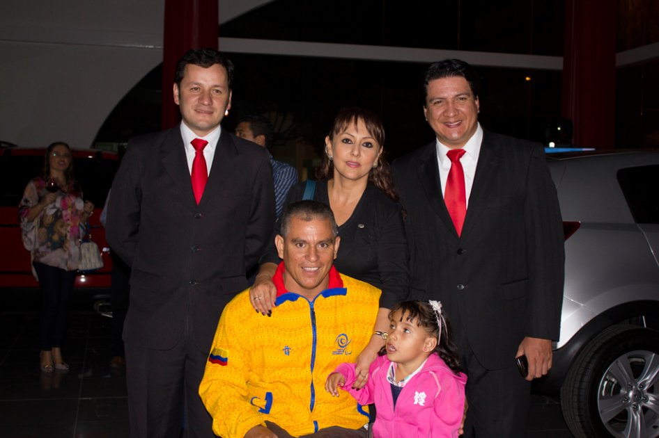Medallista paralímpico recibió su ‘auto prometido’