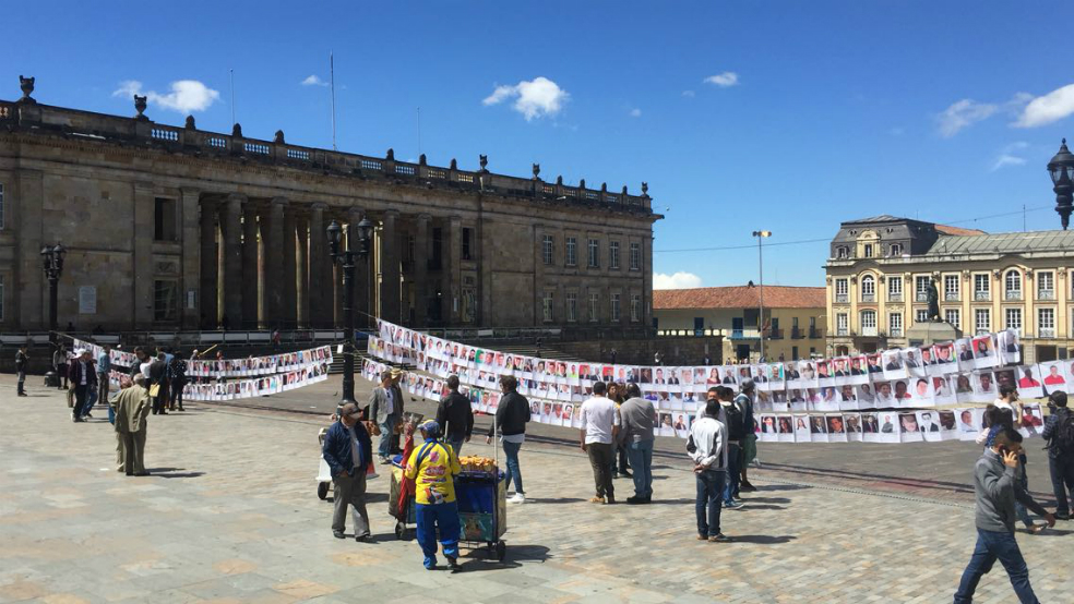 Los jóvenes que le echan ojo al acuerdo de paz en el Congreso