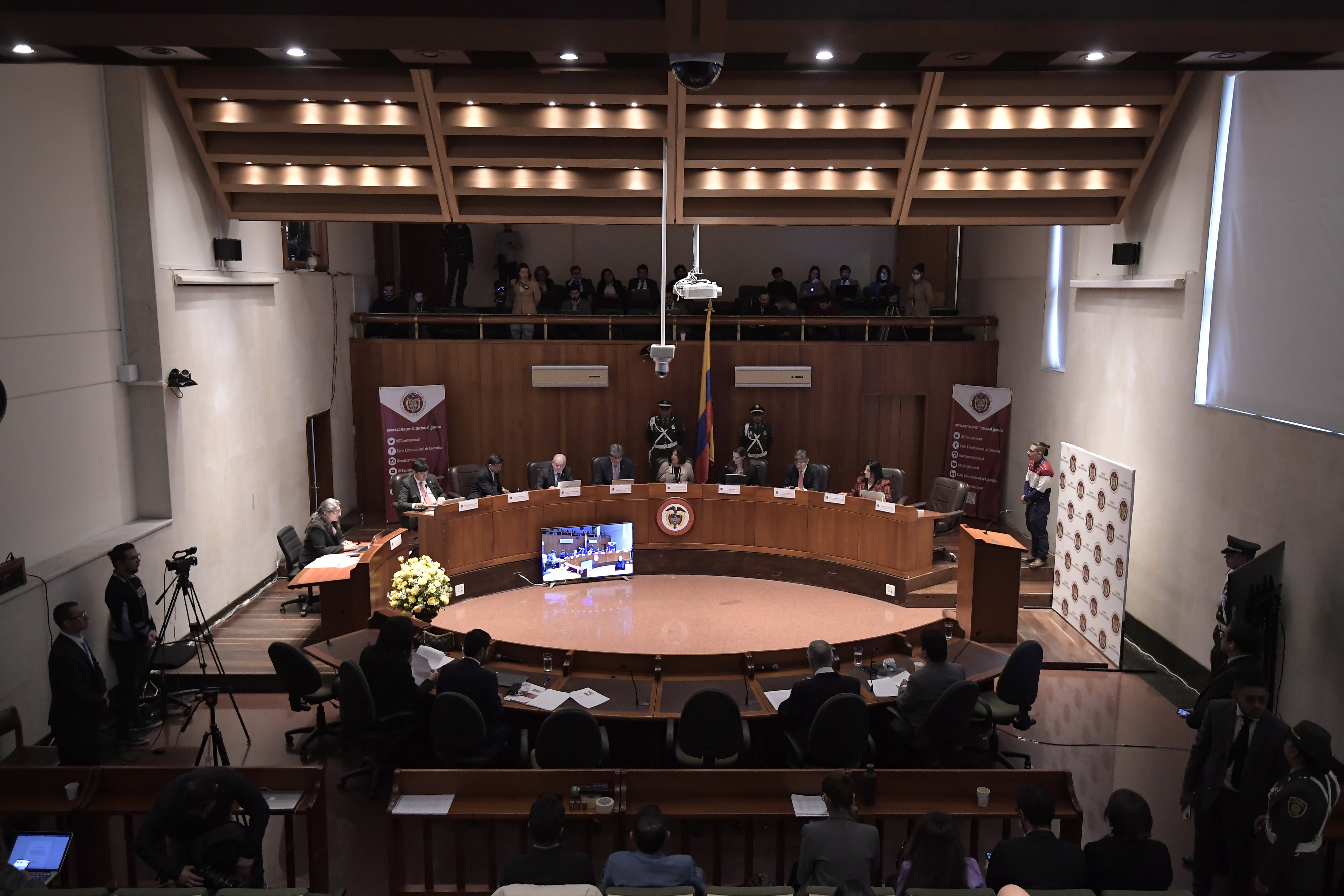 La Corte Constitucional recibió los argumentos a favor y en contra de la llamada ley de paz total, con la que el gobierno de Gustavo Petro puede entablar diálogos con grupos armados ilegales, como el Clan del Golfo y disidencias de las FARC.