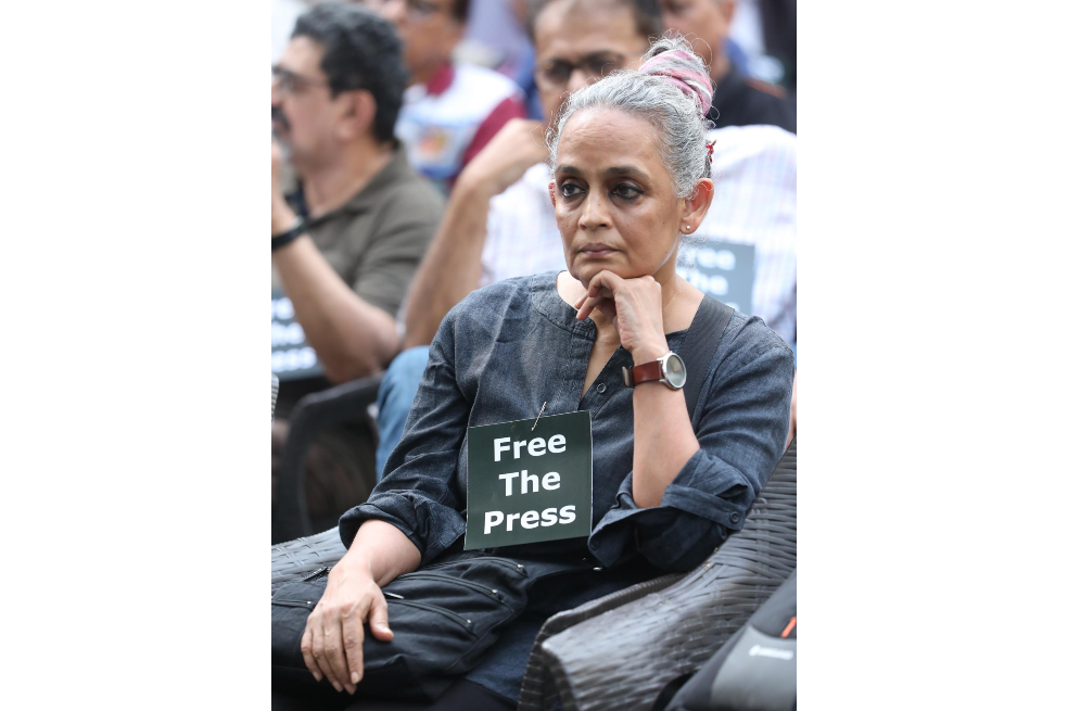 “El dios de las pequeñas cosas”, la gran novela de Arundhati Roy, ahora en español