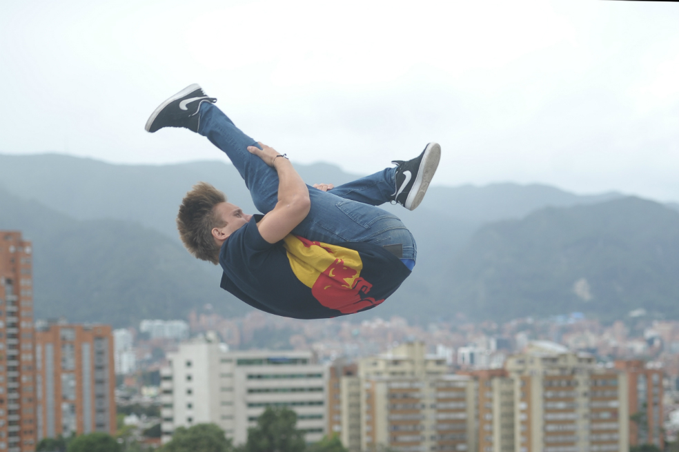 La estrella del parkour se tomó Bogotá y Medellín