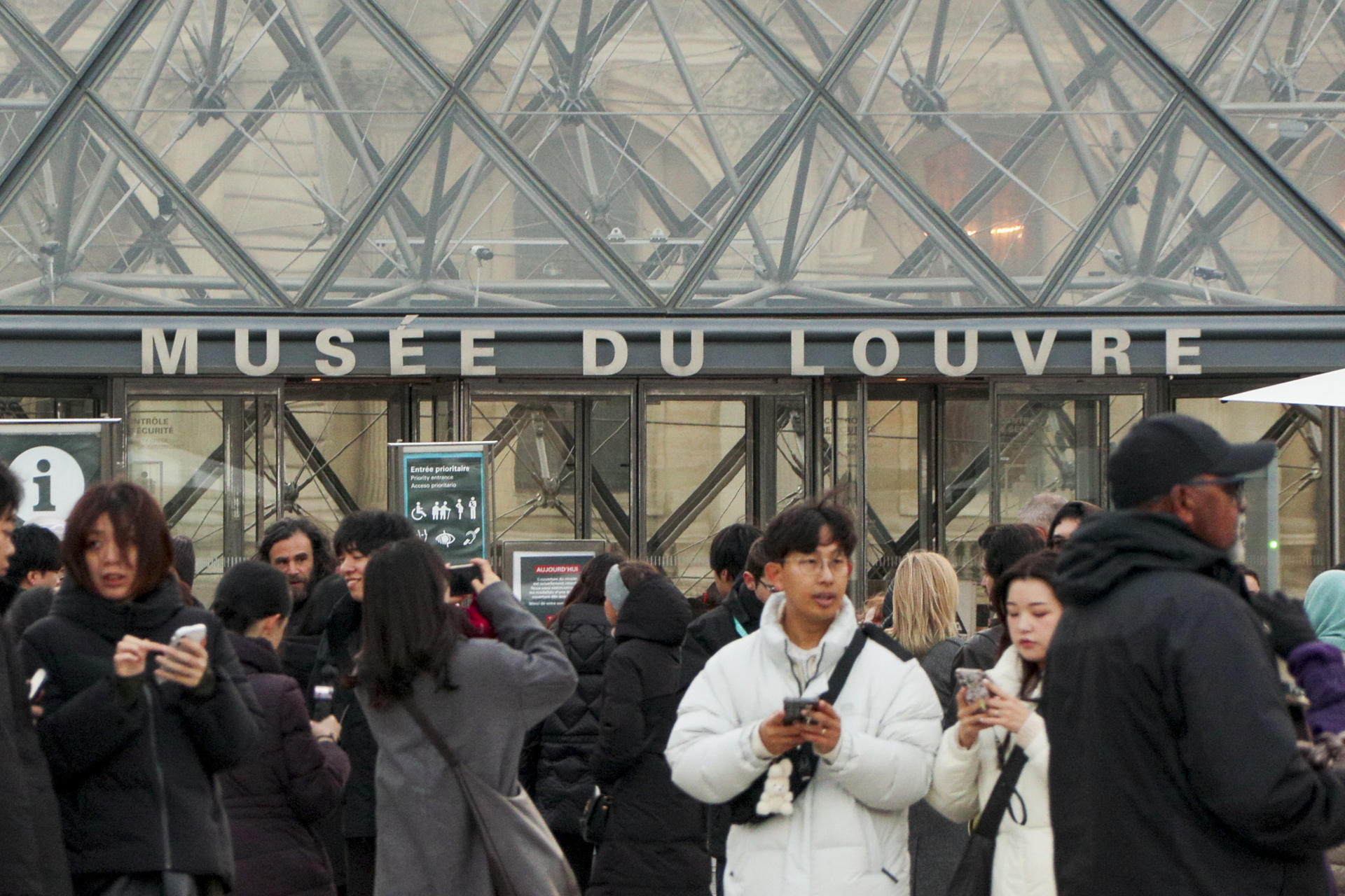 El Louvre abre nuevamente sus puertas tras el fin de la huelga de sus trabajadores