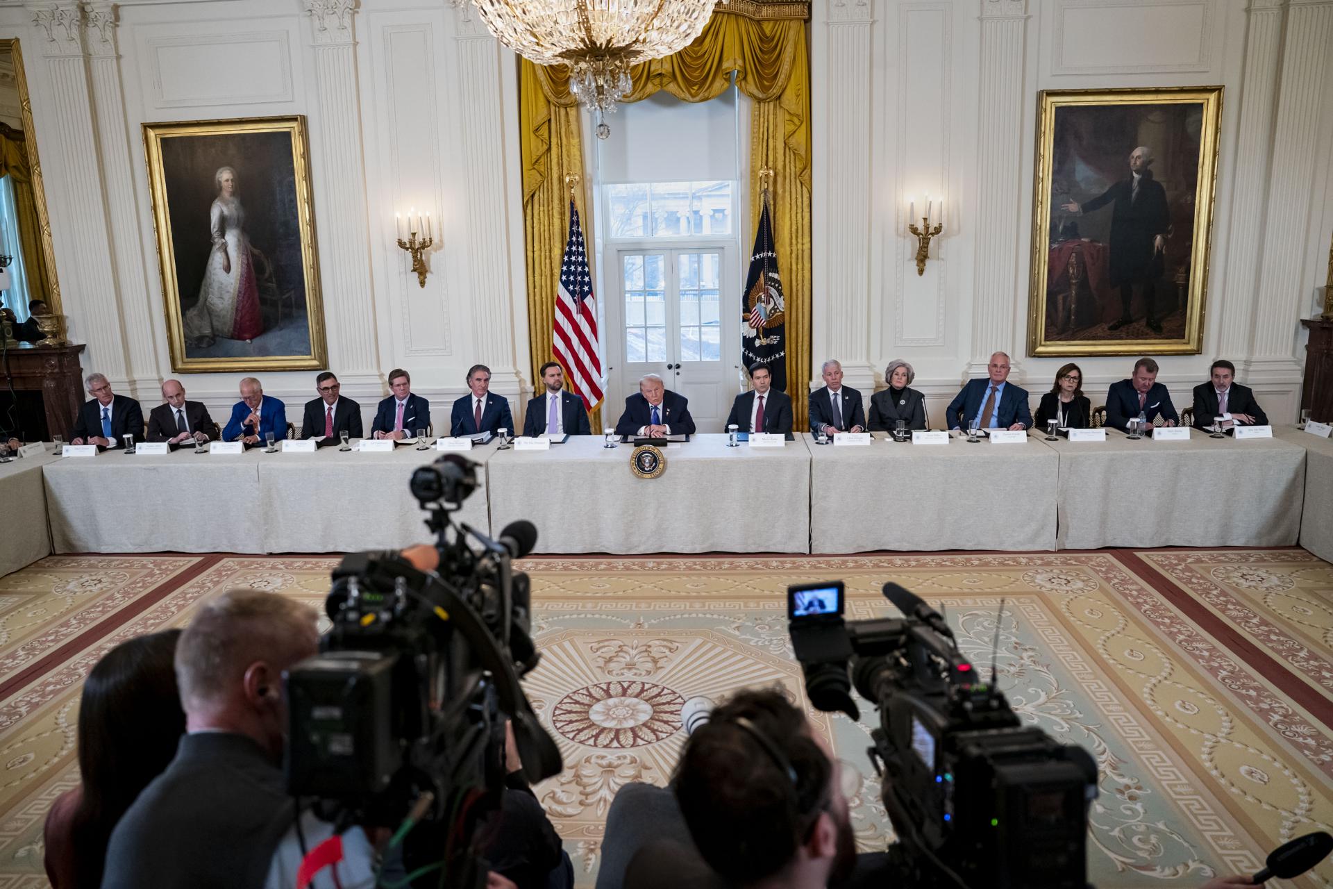 Estados Unidos responde a Venezuela y también relaja pautas para transacciones petroleras