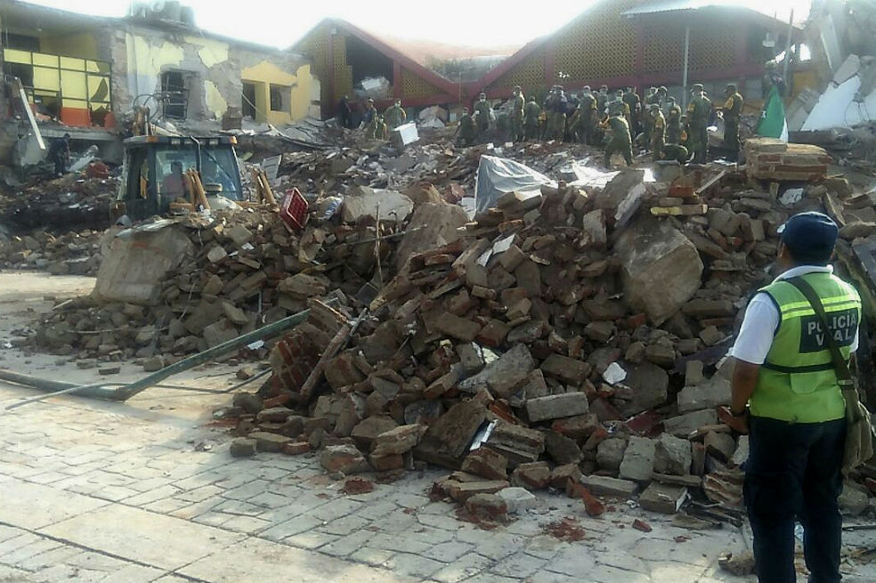 Sube a 37 la cifra de muertos en el sur de México por fuerte terremoto