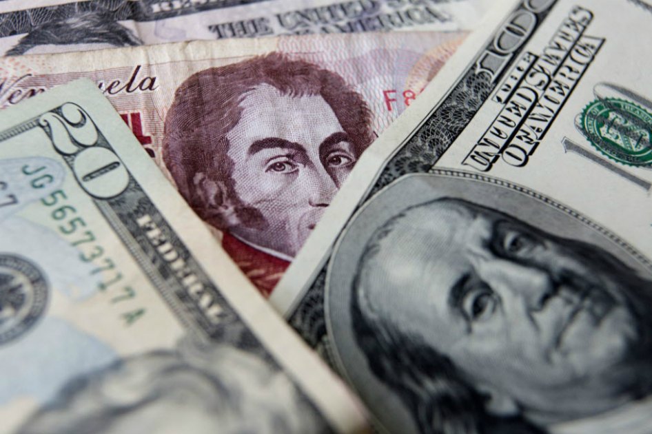 En Venezuela dólar en mercado negro alcanza barrera de 200 bolívares