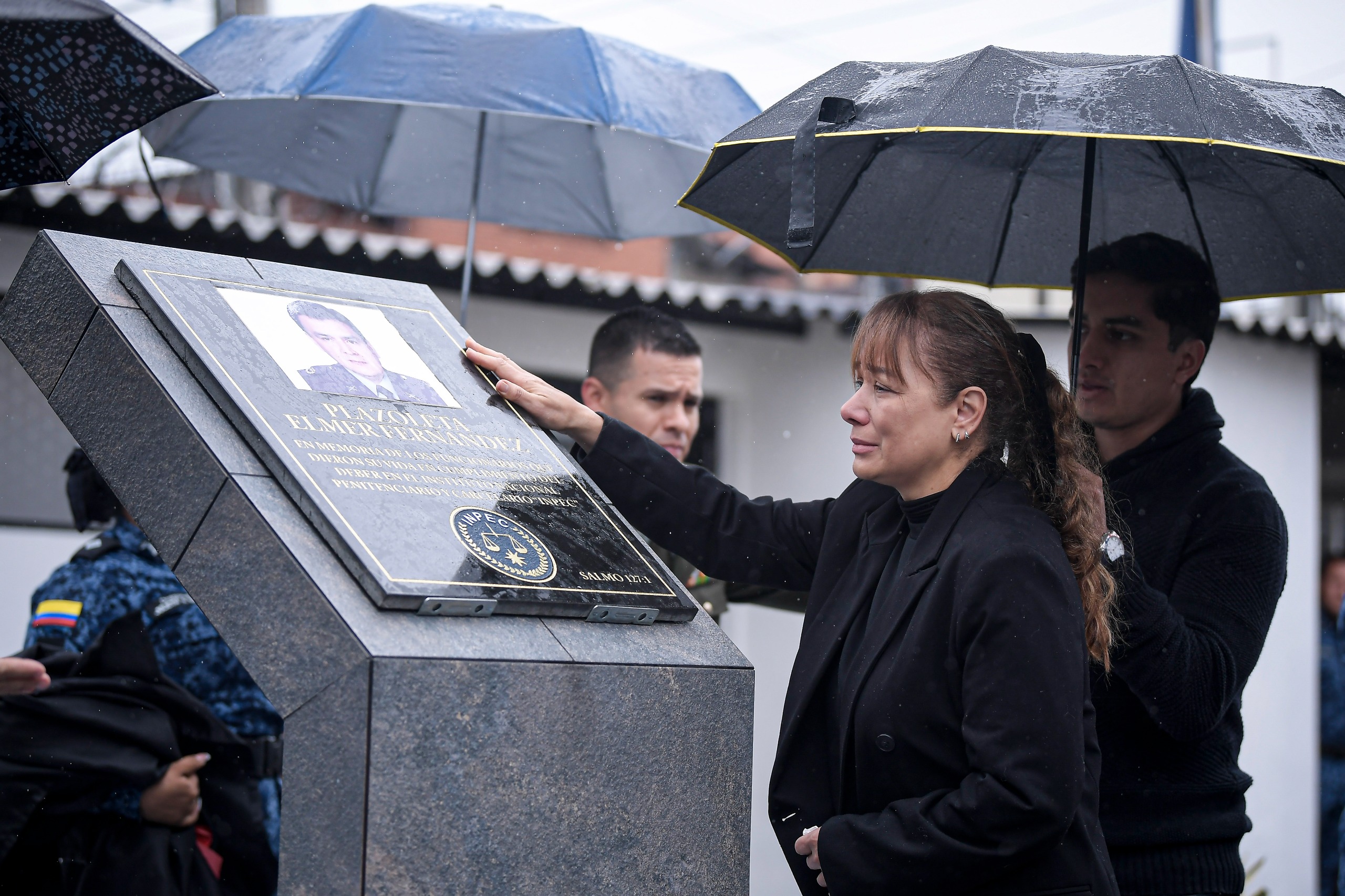 Crean monumento en La Modelo en honor al exdirector asesinado Élmer Fernández