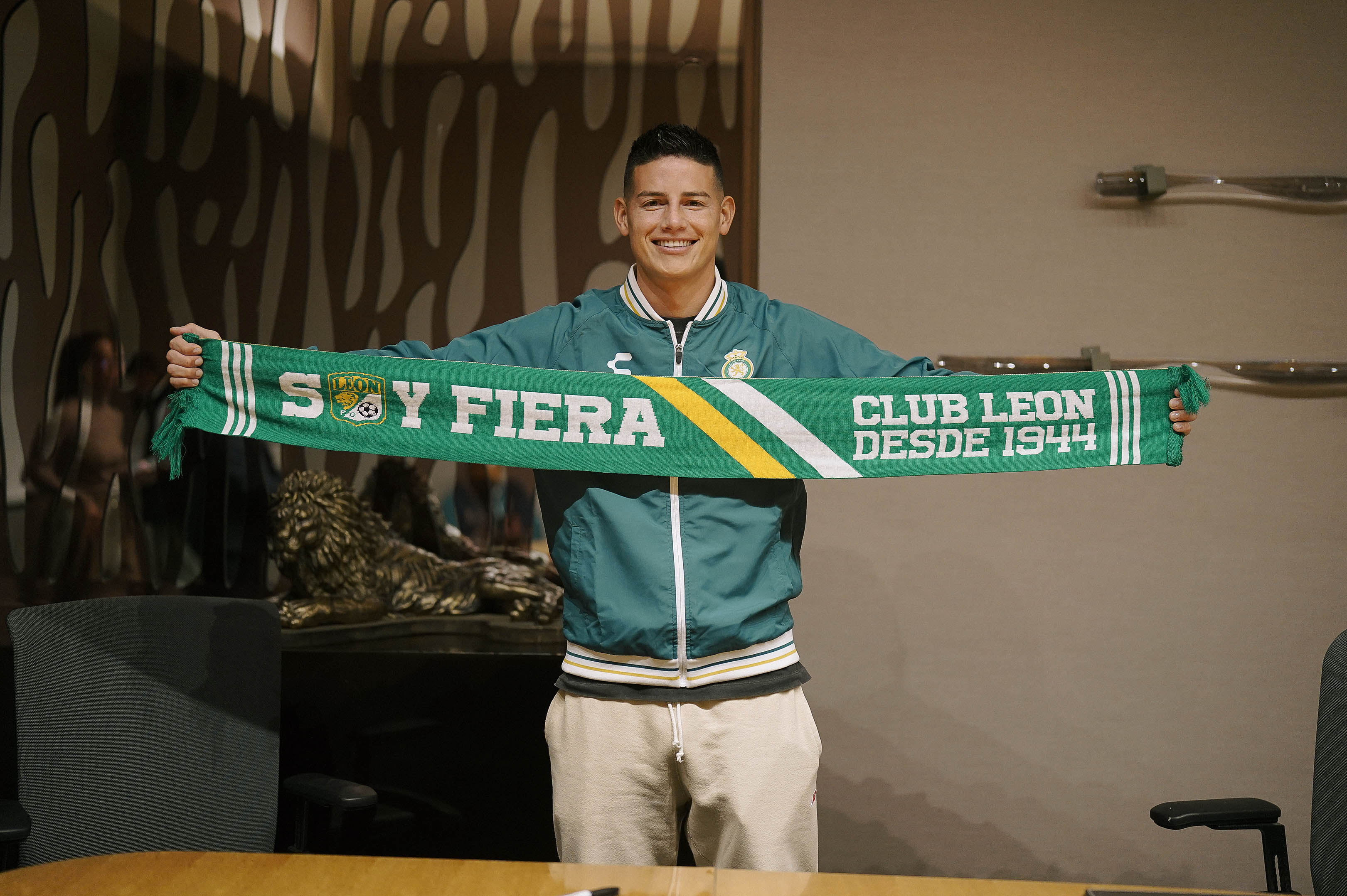 León: el nuevo club de James Rodríguez que ya enloquece por el 10