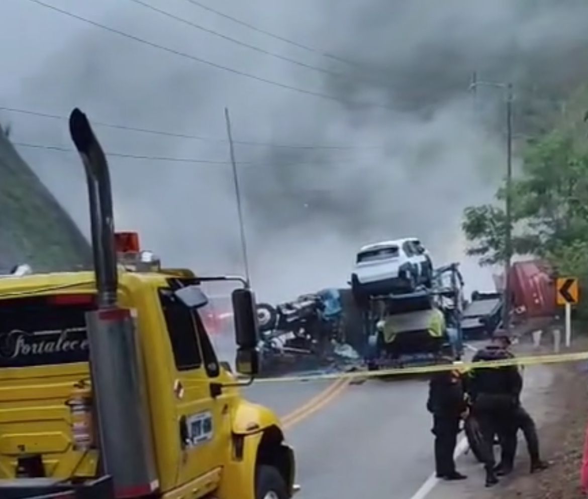 Vía Buga-Buenaventura totalmente cerrada y en evacuación por derrame de químico
