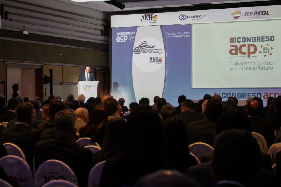 Petroleros presentan petitorio al Gobierno