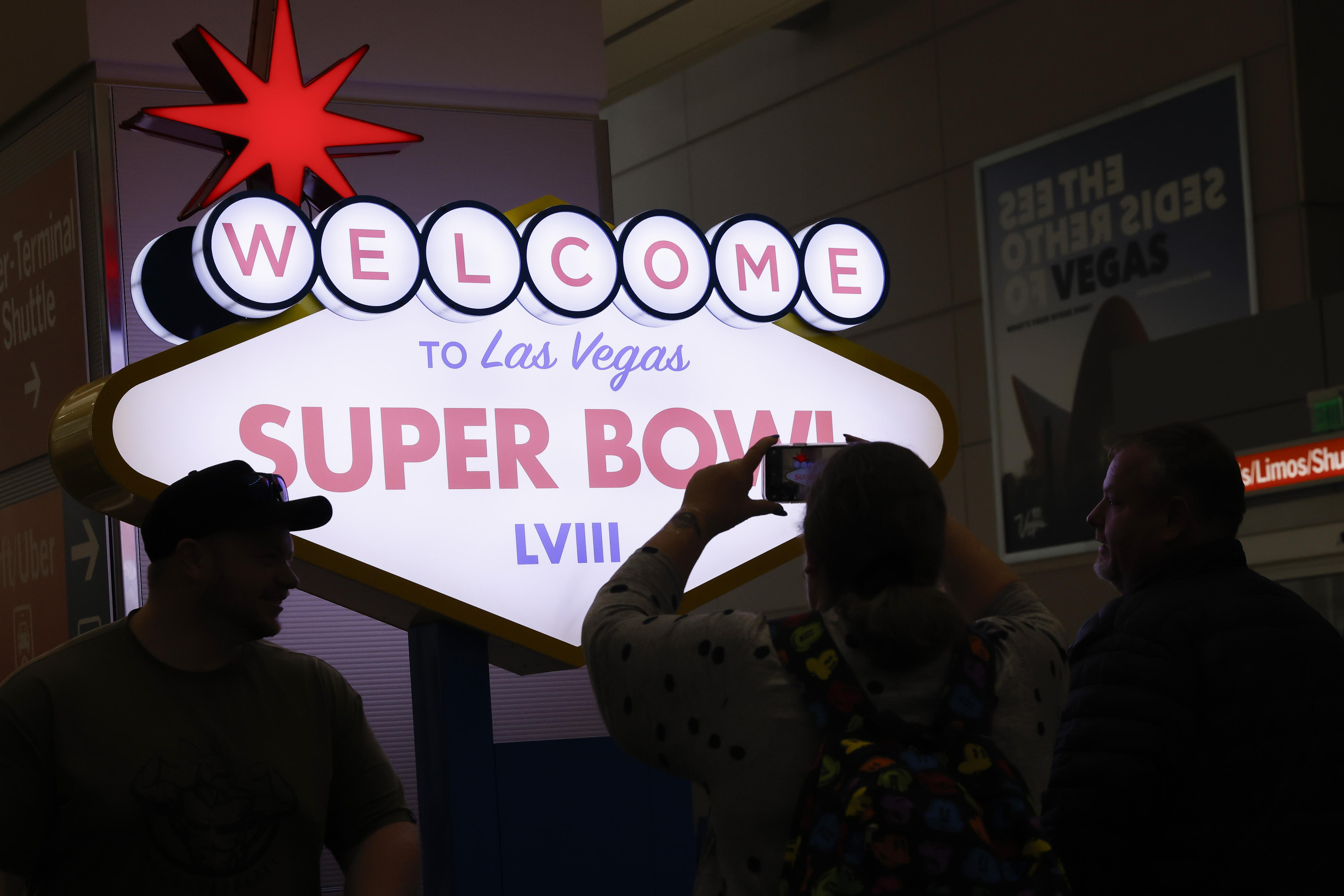 Las Vegas (United States), 06/02/2024.- People take pictures of a Welcome to Las Vegas Super Bowl LVIII sign in the baggage claim area at the Harry Reid International Airport in Las Vegas, Nevada, USA, 06 February 2024. The AFC champion Kansas City Chiefs face the NFC champion San Francisco 49ers in Super Bowl LVIII at State Allegiant Stadium in Las Vegas, Nevada on 11 February 2024. EFE/EPA/JOHN G. MABANGLO