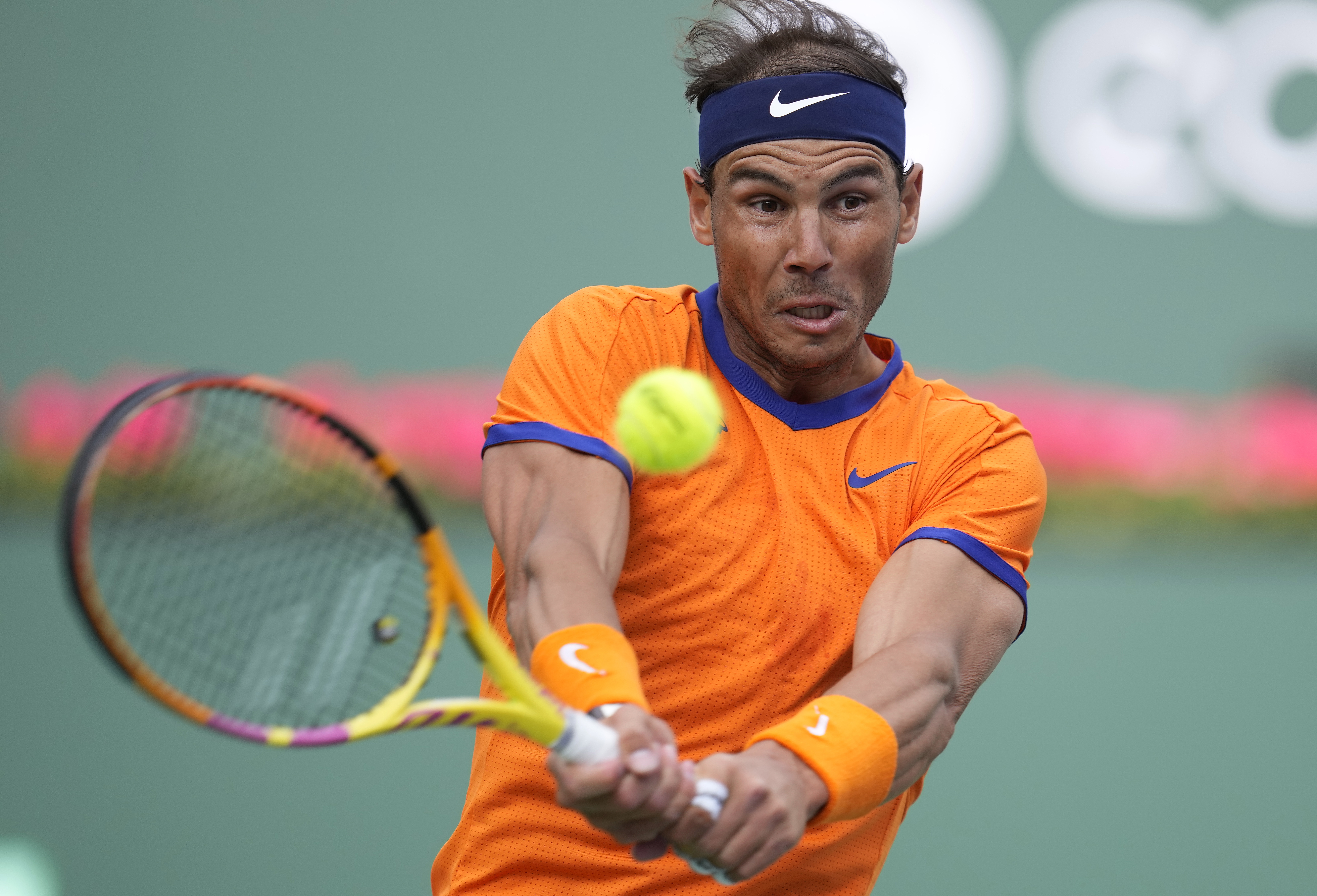 Indian Wells (United States), 20/03/2022.- Rafael Nadal of Spain in action against Carlos Alcaraz of Spain in the men's semifinal match during the BNP Paribas Open tennis tournament at the Indian Wells Tennis Garden in Indian Wells, California, USA, 19 March 2022. The tennis tournament runs from 07-20 March 2022. (Tenis, Abierto, España, Estados Unidos) EFE/EPA/RAY ACEVEDO