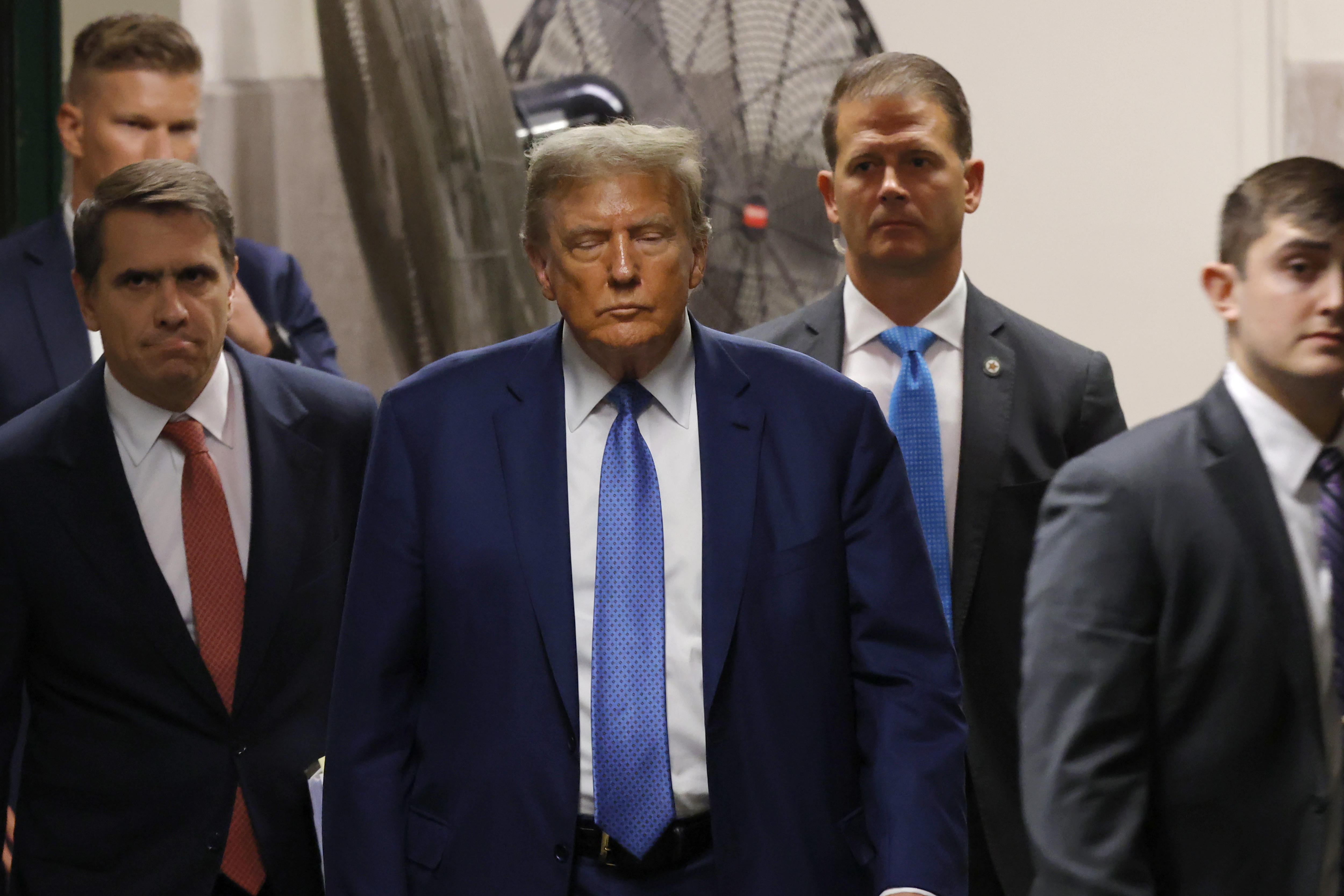 En el juicio que se alarga una semana más, Cohen admite que robó US$30.000 a Trump