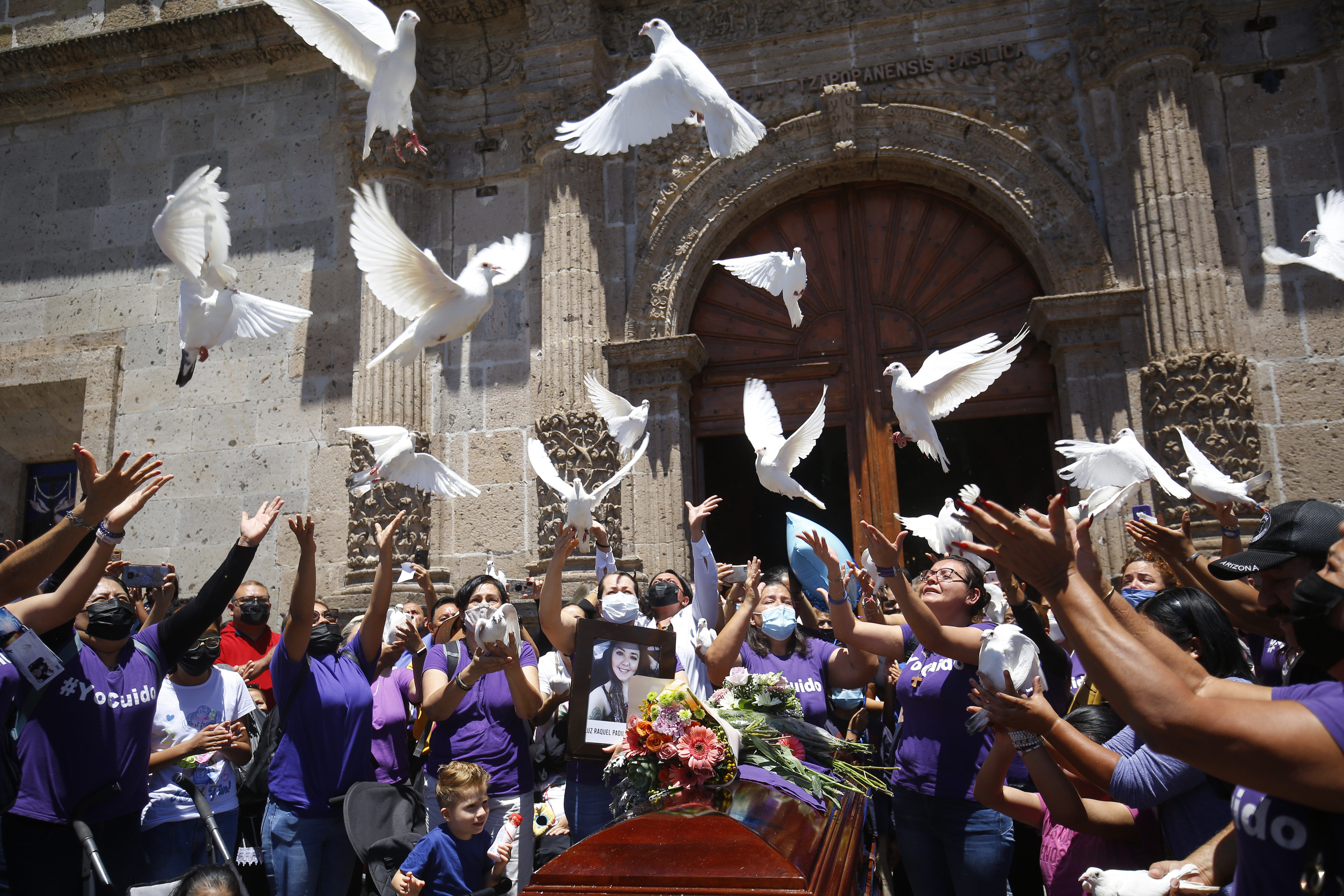 Protestas por el feminicidio de Luz Raquel, la mujer que fue quemada viva en México