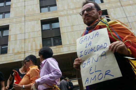 Jueces y notarios no podrán negarse a casar a parejas del mismo sexo: Corte Constitucional