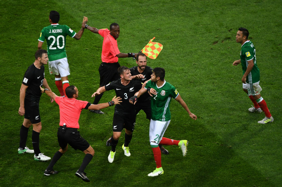 En imágenes: México y Nueva Zelanda a los golpes en Sochi