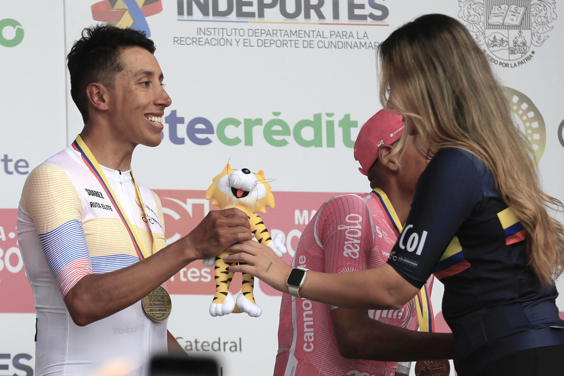 Egan Bernal perdió posiciones en el ranking UCI a pesar de su bicampeonato nacional