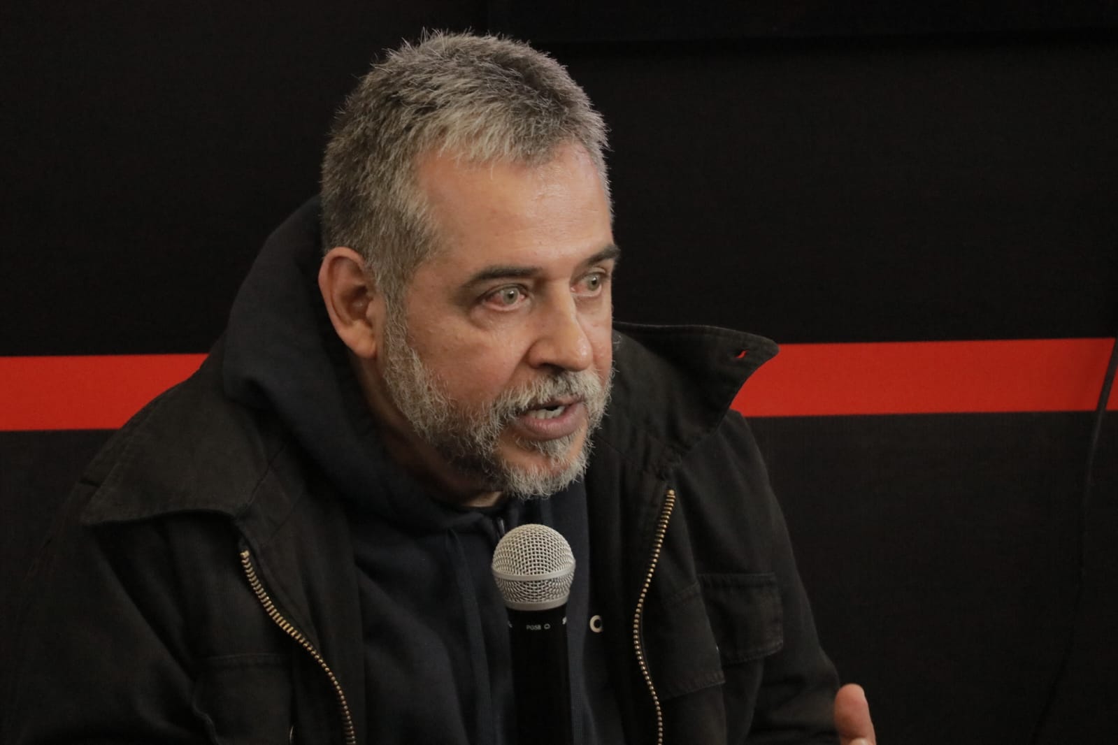 Mario Mendoza: “La derrota es la verdadera formación del artista”