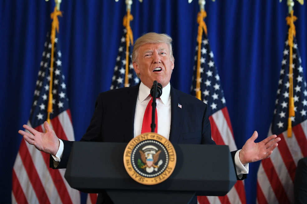 Trump insiste en críticas al informe de Mueller que califica de «engaño»