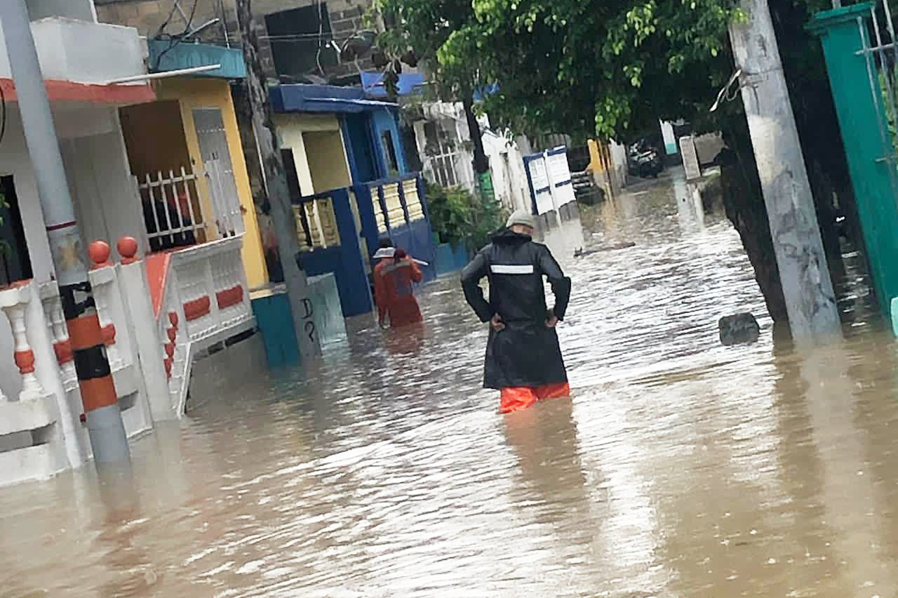 Duque visita San Andrés para atender coletazos del huracán Eta