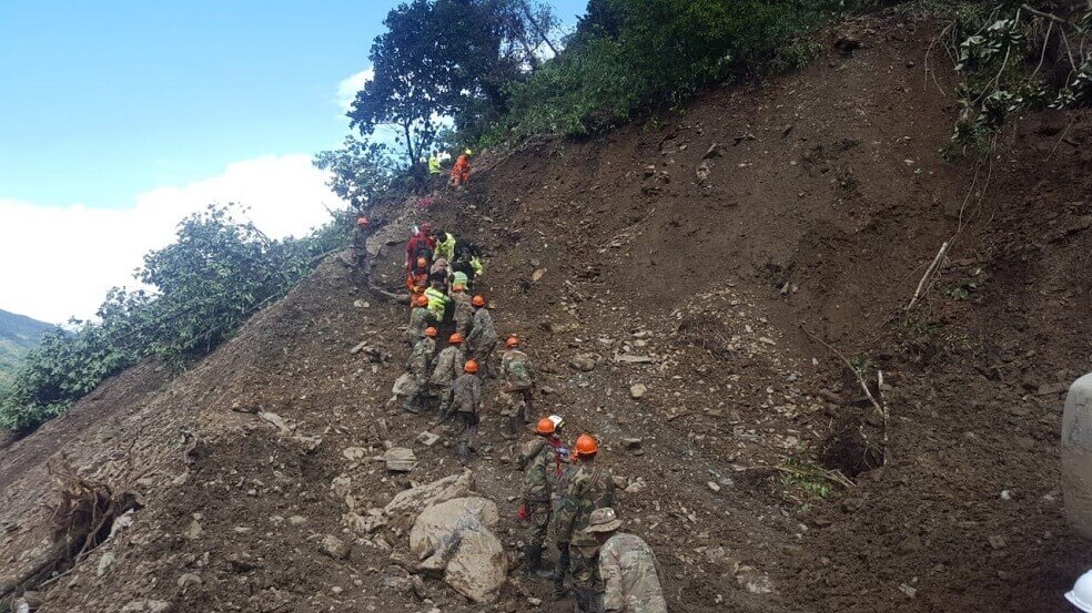Derrumbes en carretera de Bolivia dejan 14 fallecidos y más de 50 heridos