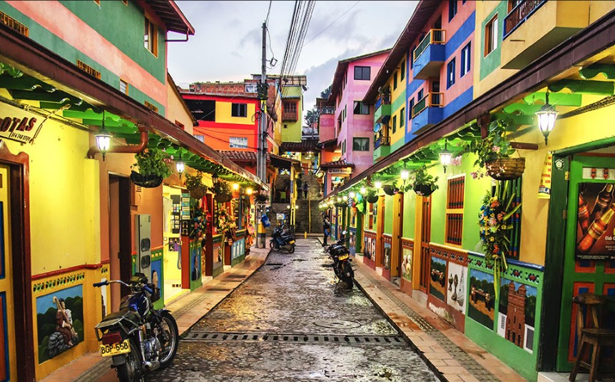 Este es el pueblo conocido por ser el más colorido de Colombia: ¿cómo llegar y qué hacer?