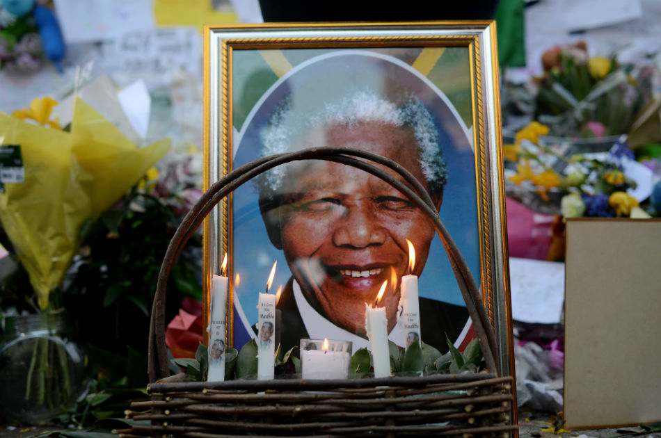 Mandela inició en estado crítico quinta semana en el hospital