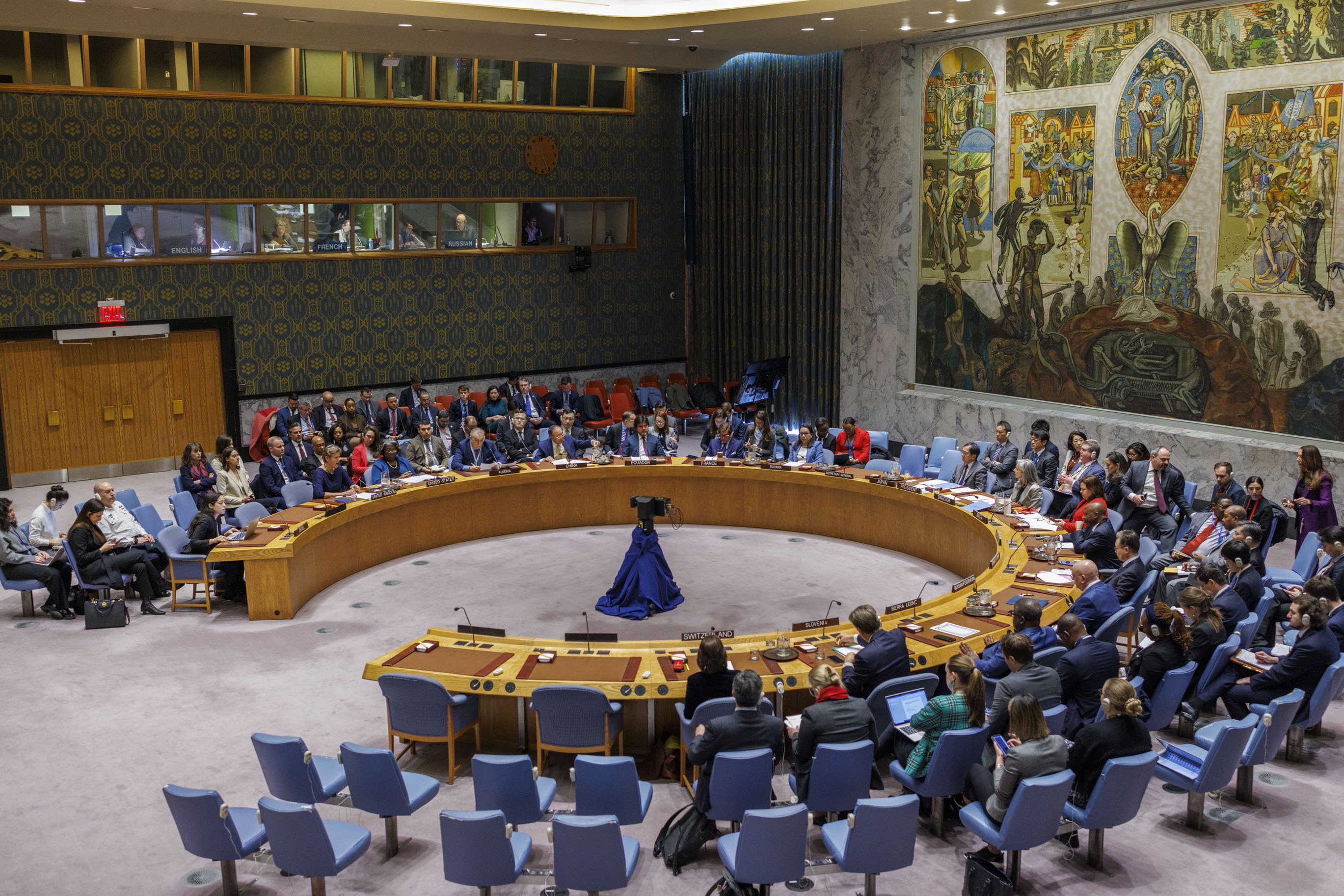 New York (United States), 22/03/2024.- Members of the United Nations Security Council gather to vote for a resolution on a ceasefire in Gaza during a United Nations Security Council meeting at the United Nations Headquarters in New York, USA, 22 March 2024. The council failed to reach enough votes to pass the resolution. (Nueva York) EFE/EPA/SARAH YENESEL