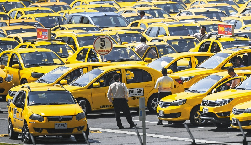 Taxis quieren tarifa dinámica en horas pico y valle
