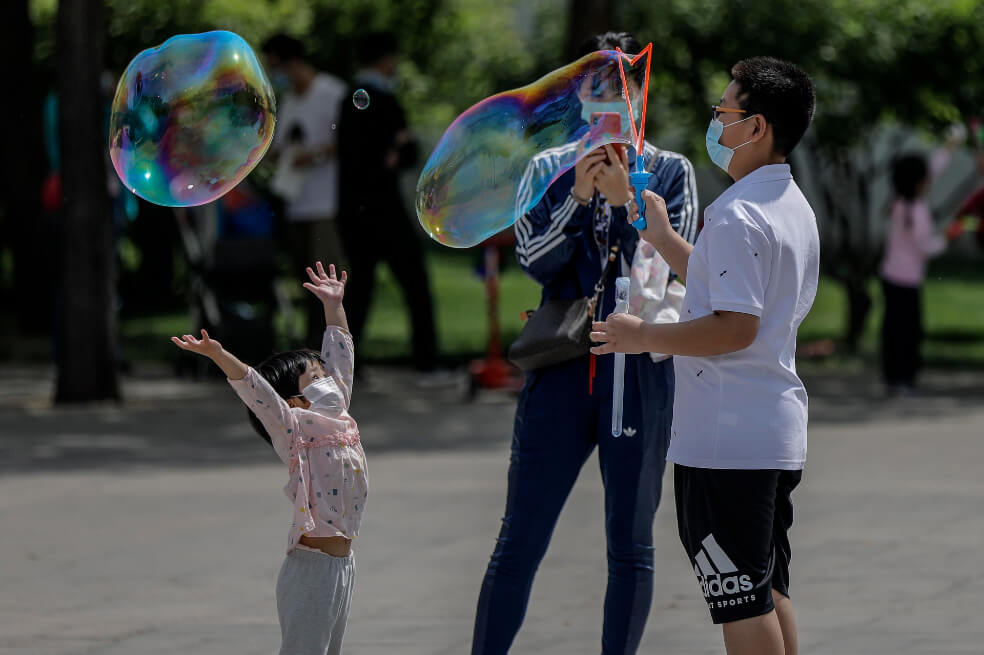 Tras contener el virus, China registra 115 millones de viajes en su primer puente