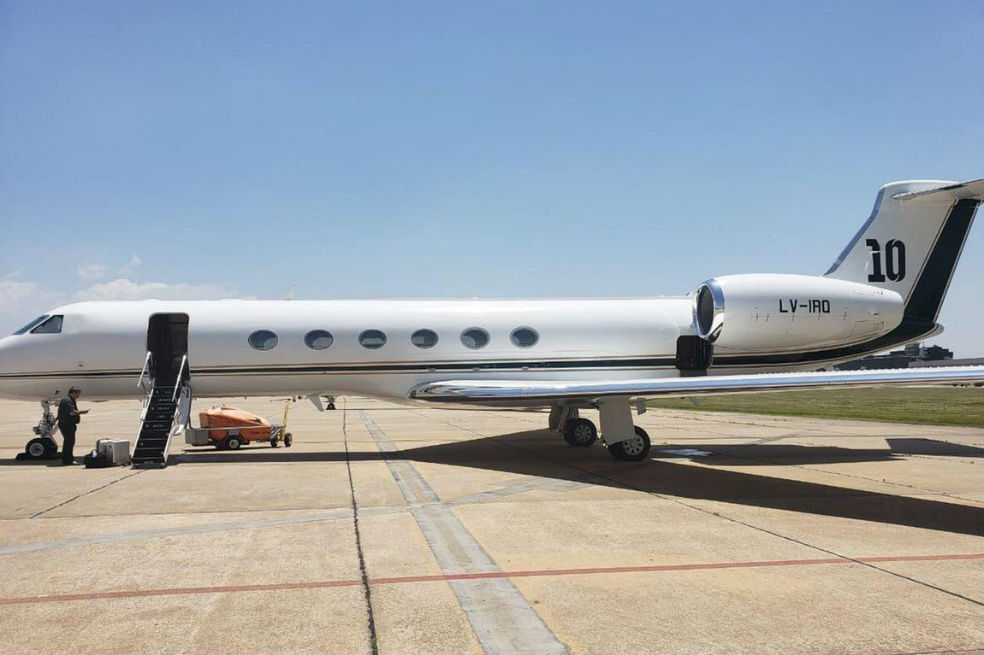 Messi compró un avión y lo adornó con detalles familiares